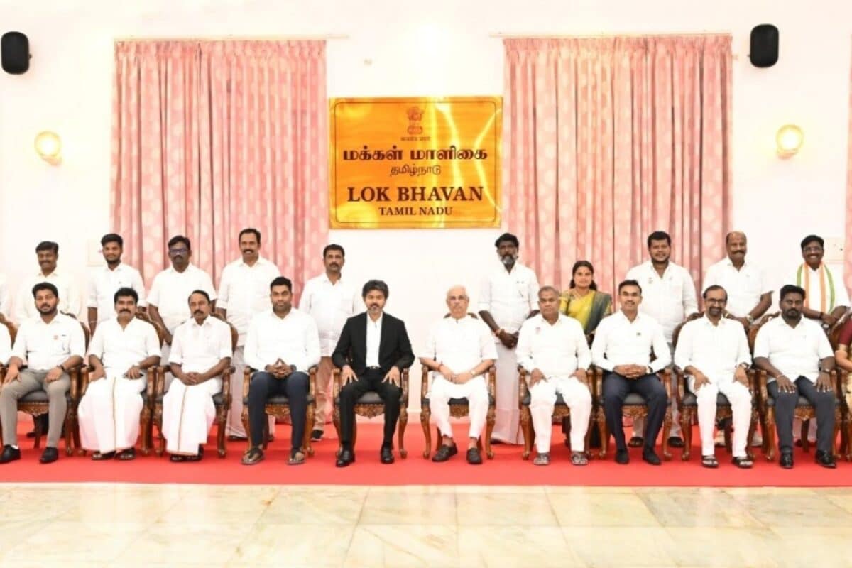 தவெக கேபினெட்... யாருக்கும் ஒதுக்கப்படாத 2 துறைகள் - முதல்வர் விஜய் இலாகாவில் செய்யப்பட்ட மாற்றம்! | TVK Cabinet