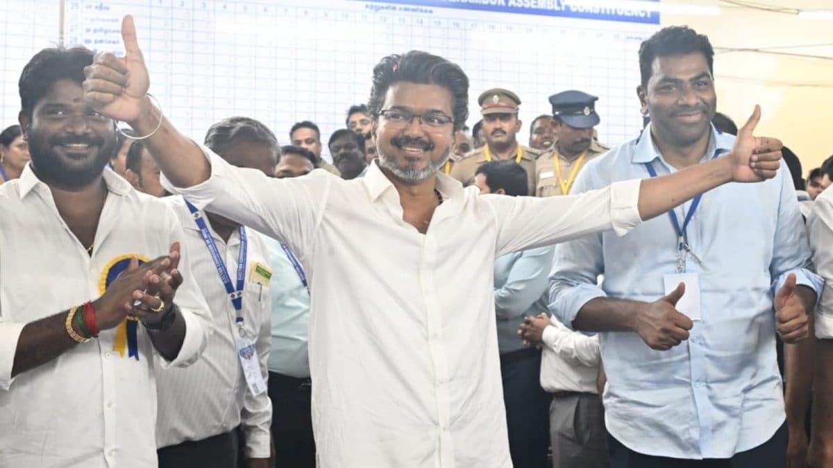 தமிழ்நாடு முதலமைச்சரமாக அமர்த்தப்பட்ட விஜய் ... பெரும்பான்மையை நிரூபிக்க 3 நாள் கெடு