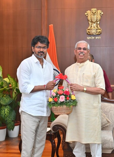  தமிழ்நாட்டின் முதலமைச்சராக தவெக தலைவர் விஜய் பதவியேற்ற பின் முக்கிய கோப்புகளில் கையெழுத்தை போட்டுள்ளார்.