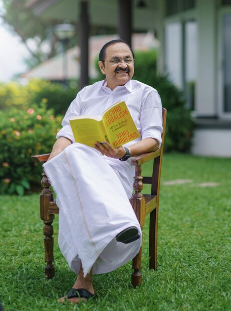 1996 ஆம் ஆண்டு பரவூர் தொகுதியில் முதன்முறையாக தேர்தலில் போட்டியிட்ட சதீசனுக்கு தோல்வியே கிட்டியது. அதன் பிறகு, 2001 ஆம் ஆண்டு அதே தொகுதியில் போட்டியிட்டு வெற்றி பெற்ற வி.டி. சதீசன், 2006 முதல் 2026 வரை வெற்றியை மட்டுமே ருசித்து, பரவூர் தொகுதியை தனது கோட்டையாக மாற்றினார். கடந்த ஆட்சியில் எதிர்க்கட்சி தலைவராக இருந்த சதீசன், பொதுமக்களின் பிரச்னைகள், நிர்வாக குறைபாடுகள், ஊழல் குற்றச்சாட்டுகளுக்கு எதிராக தொடர்ந்து குரல் கொடுத்து வந்தார்.