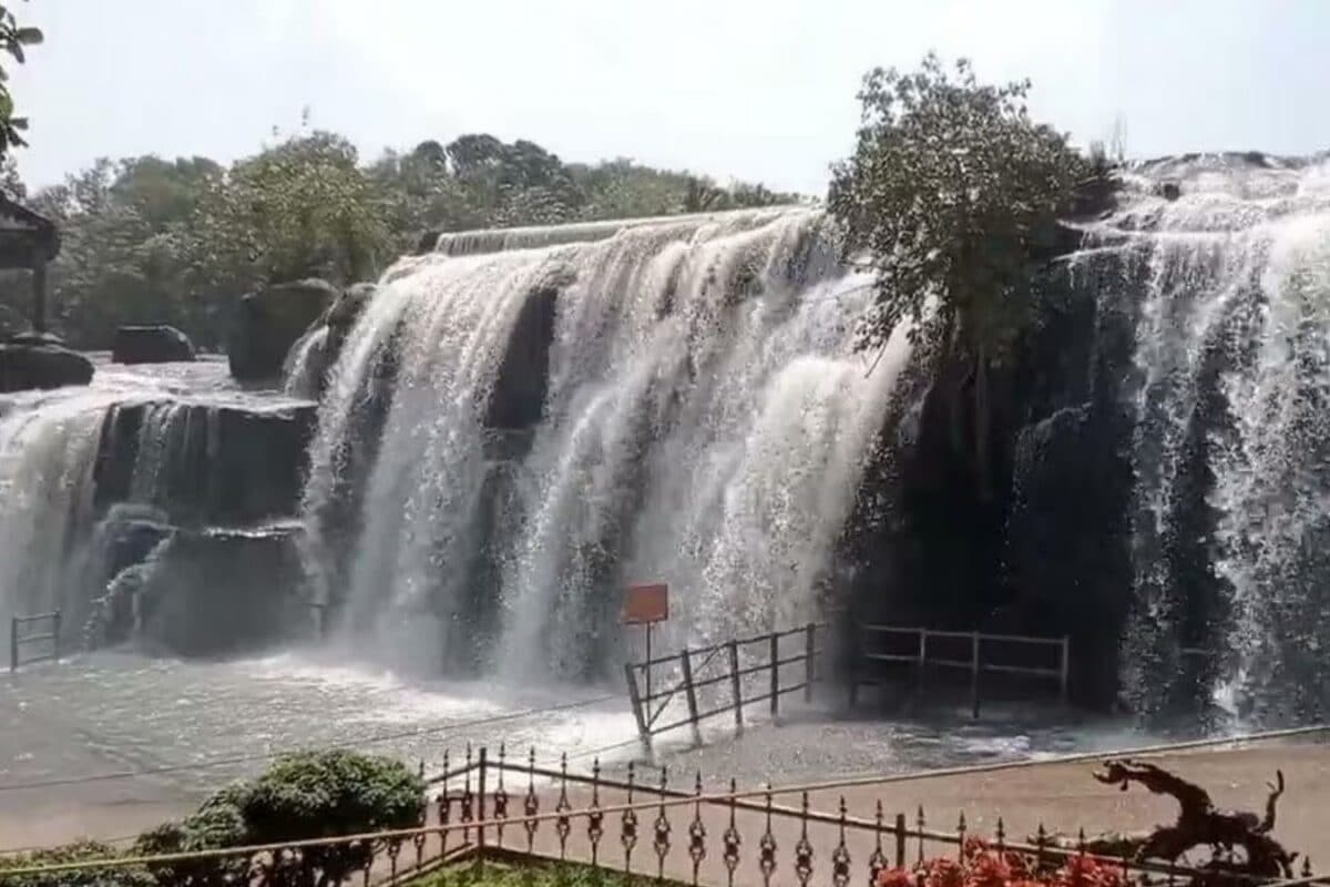 கனமழை எதிரொலி.. கன்னியாகுமரி செல்லும் சுற்றுலா பயணிகளுக்கு கட்டுப்பாடு விதிப்பு!