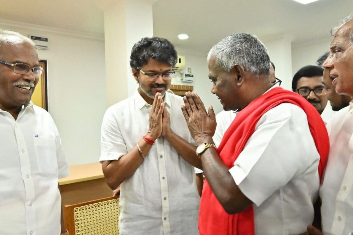TVK Vijay : நன்றியுடன் விஜய் சொன்ன அந்த வார்த்தை.. நெகிழ்ச்சியுடன் பகிர்ந்த கம்யூனிஸ்ட் தலைவர்கள்