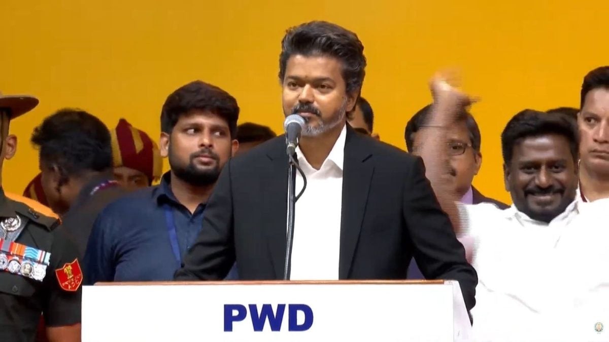 TVK Vijay Oath Ceremony | தமிழக முதல்வராக பதவி ஏற்றார் தவெக தலைவர் விஜய்… 9 அமைச்சர்களும் பதவியேற்பு!
