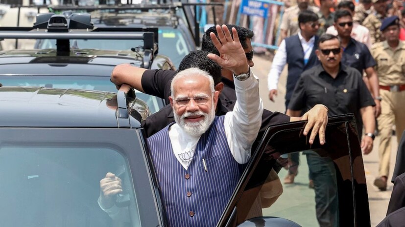  உலகளாவிய எரிசக்தி நெருக்கடி மற்றும் மேற்கு ஆசியாவில் நிலவும் போர்ச் சூழலால் ஹார்முஸ் ஜலசந்தி மூடப்பட்டுள்ள நிலையில், இந்தியாவின் எரிபொருள் தேவையைப் பூர்த்தி செய்வதில் பெரும் சவால்கள் எழுந்துள்ளன. இந்த இக்கட்டான நிலையில், பிரதமர் நரேந்திர மோடி விடுத்த 'தேசிய தேசபக்தி' மற்றும் சிக்கன நடவடிக்கைக்கான அழைப்பு, இந்திய அரசியல் களத்தில் ஒரு புதிய மாற்றத்தை ஏற்படுத்தியுள்ளது. பிரதமரின் இந்த அவசர வேண்டுகோளை ஏற்று, மத்திய மற்றும் மாநில அமைச்சர்கள் தங்களின் ஆடம்பரமான பயண முறைகளைக் கைவிட்டு, எளிமை மற்றும் எரிபொருள் சேமிப்புப் பாதைக்குத் திரும்பத் தொடங்கியுள்ளனர்.