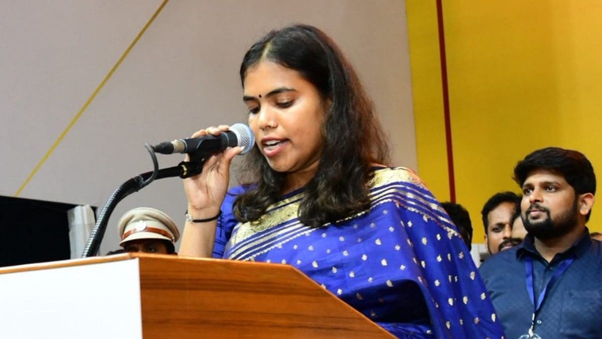 TVK Keerthana | “நானே மாற்றுத்திறனாளியின் மகள்தான்… மன்னிப்பு தெரிவிக்கிறேன்…” – தவெக அமைச்சர் கீர்த்தனா