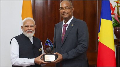 பிரதமர் மோடிக்கு உயரிய விருதை வழங்கிய செஷல்ஸ் அதிபர்