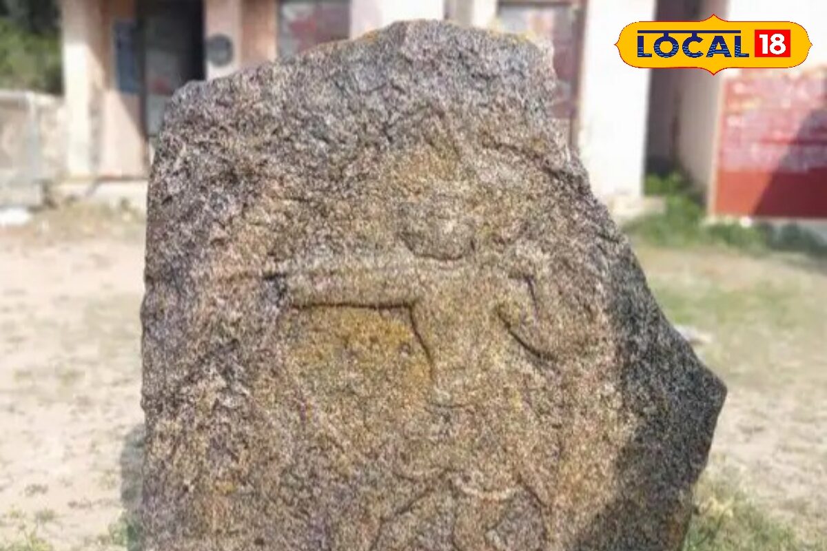 16th Century Nadukal: வில், அம்புடன் வீரர் சிற்பம்