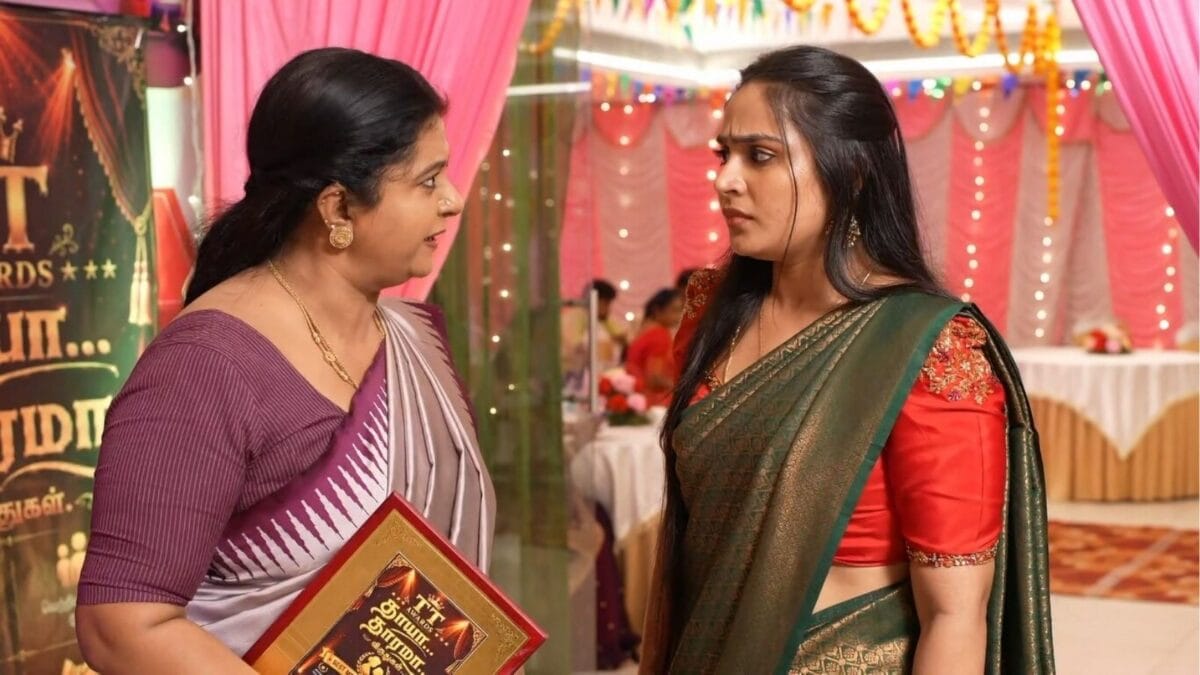 Photo: News18 Tamil Le duel entre Rohini et Vijaya lors de la cérémonie