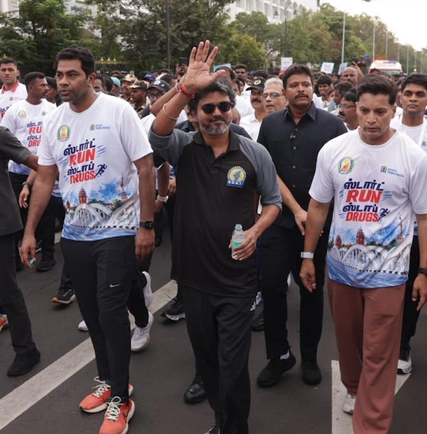  இதற்கிடையே, மாரத்தான் போட்டியில் முதலமைச்சர் விஜய் பங்கேற்றது குறித்து அமைச்சர் ஆதவ் அர்ஜூனா பேசுகையில், "இதுவரை இருந்த முதலமைச்சர்களிலேயே மாரத்தான் போட்டிகளில் பங்கேற்று 3 கி.மீ ஓடிய முதலமைச்சர் தமிழ்நாட்டில் மட்டுமல்ல இந்தியாவிலேயே ஒரே முதலமைச்சர் ஜோசப் விஜய் தான்" என்று பெருமிதமாக கூறினார்.