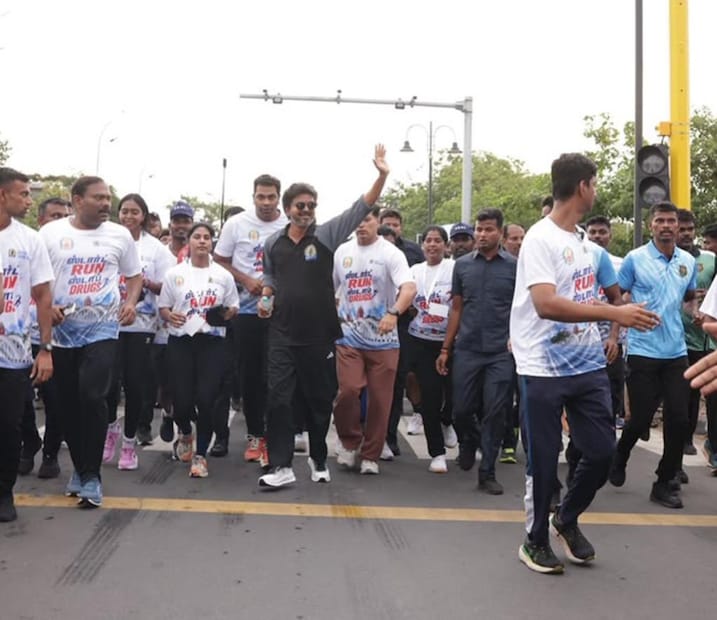  முன்னதாக, விழிப்புணர்வு வாசகப் பலகையில் விளையாட்டை எடு Drug-யை விடு என எழுதி, கையெழுத்திட்டு விழிப்புணர்வு பிரச்சாரத்தை முதலமைச்சர் விஜய் தொடங்கி வைத்தார். இதைத் தொடர்ந்து, முதலமைச்சர் விஜய் போதைப்பொருள் எதிர்ப்பு உறுதிமொழி எடுத்துக் கொண்டார்.