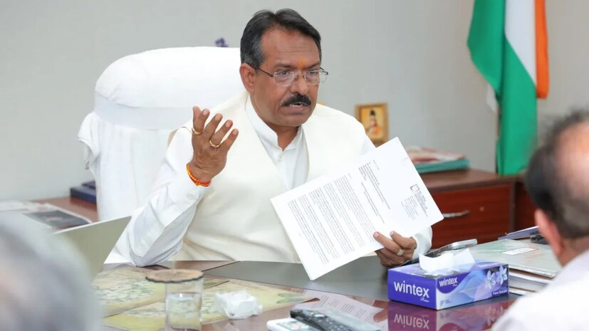  அதேபோல், ரயில்வே இணை அமைச்சராக உள்ள ரவ்நீத் சிங்கின் மாநிலங்களவை உறுப்பினர் பதவிக்காலம் நிறைவடைந்துள்ளது. மேலும், மத்திய சாலைப் போக்குவரத்து மற்றும் நெடுஞ்சாலைத் துறை இணை அமைச்சர் ஹர்ஷ் மல்ஹோத்ரா, டெல்லி பாஜக தலைவராகவும், நிதித்துறை இணை அமைச்சர் பங்கஜ் சவுத்ரி, உத்தரப்பிரதேச பாஜக தலைவராகவும் நியமிக்கப்பட்டுள்ளனர்.