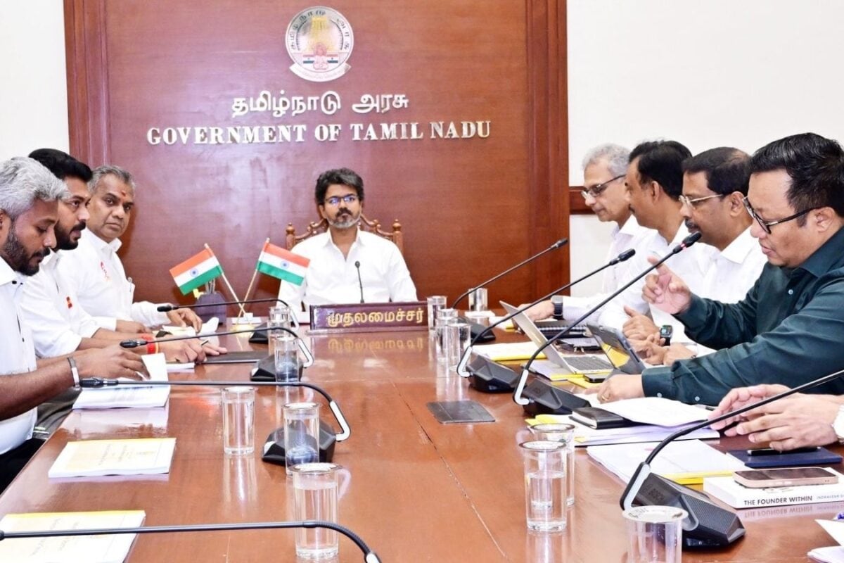 கனிமவளங்கள் கடத்தல்; அதிகாரிகளுக்கு முக்கிய உத்தரவை பிறப்பித்த முதலமைச்சர் விஜய்