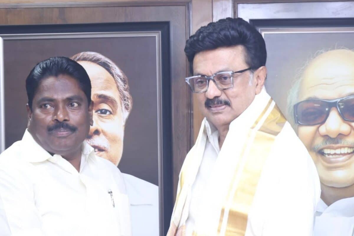 ஆளும் கட்சியைத் தவிர்த்து எதிர்க்கட்சியான திமுகவில் இணைந்தது