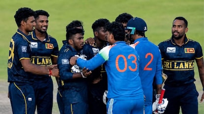மேட்ச் முடிந்தபோது இலங்கை அணி வீரர்களுக்கும், சூர்யவன்ஷிக்கும் இடையே மோதல் ஏற்பட்டதால் பரபரப்பு காணப்பட்டது. மேட்ச் முடிந்தபோது இலங்கை அணி வீரர்களுக்கும், சூர்யவன்ஷிக்கும் இடையே மோதல் ஏற்பட்டதால் பரபரப்பு காணப்பட்டது.
