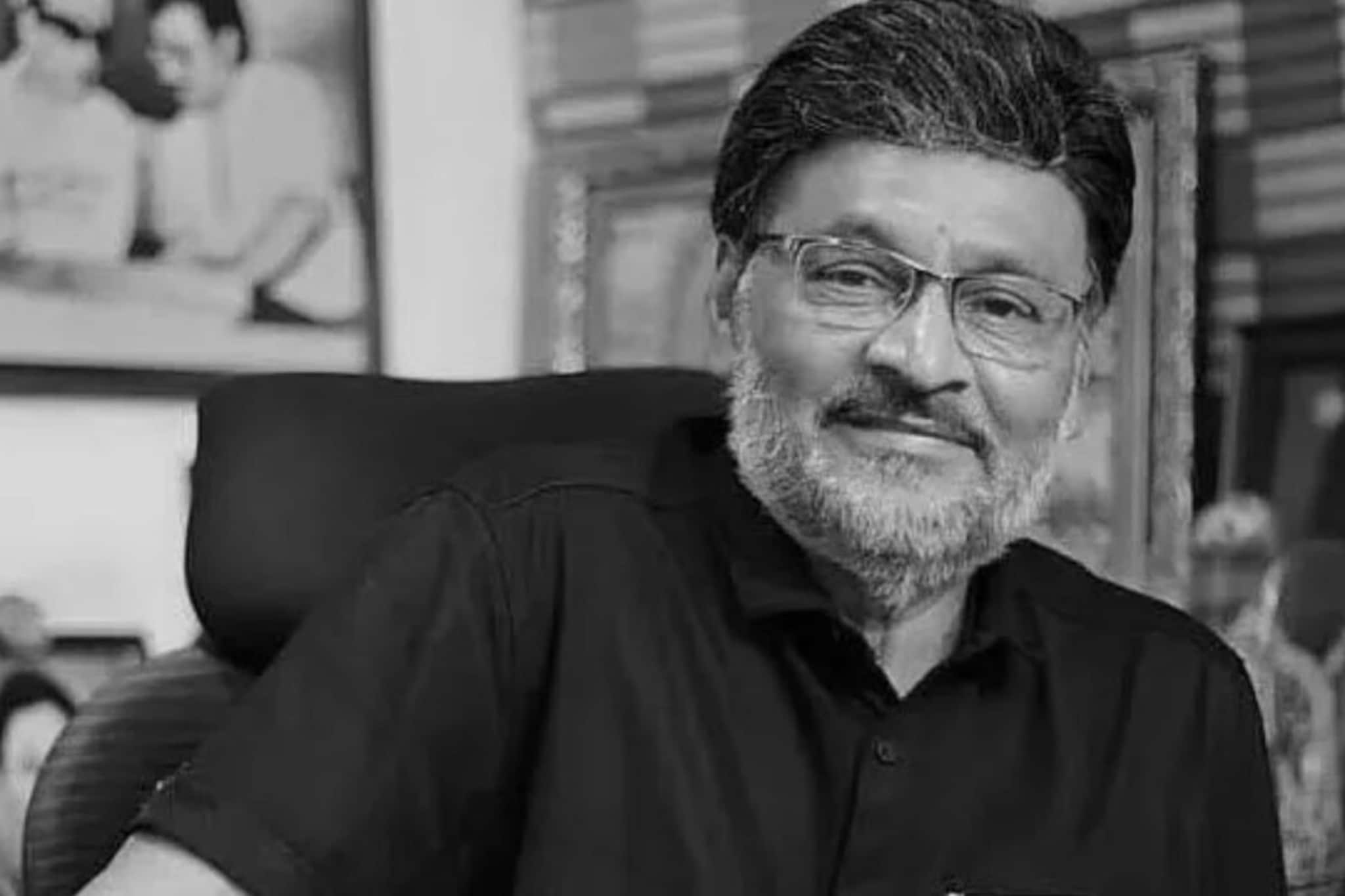 Bhagyaraj | இறுதி உலா வாகனத்தில் வாசகம்... தோளில் சுமந்த சரத்குமார்,  பார்த்திபன்.. விடை பெற்றார் பாக்யராஜ் | பொழுதுபோக்கு செய்திகள் - News18  Tamil
