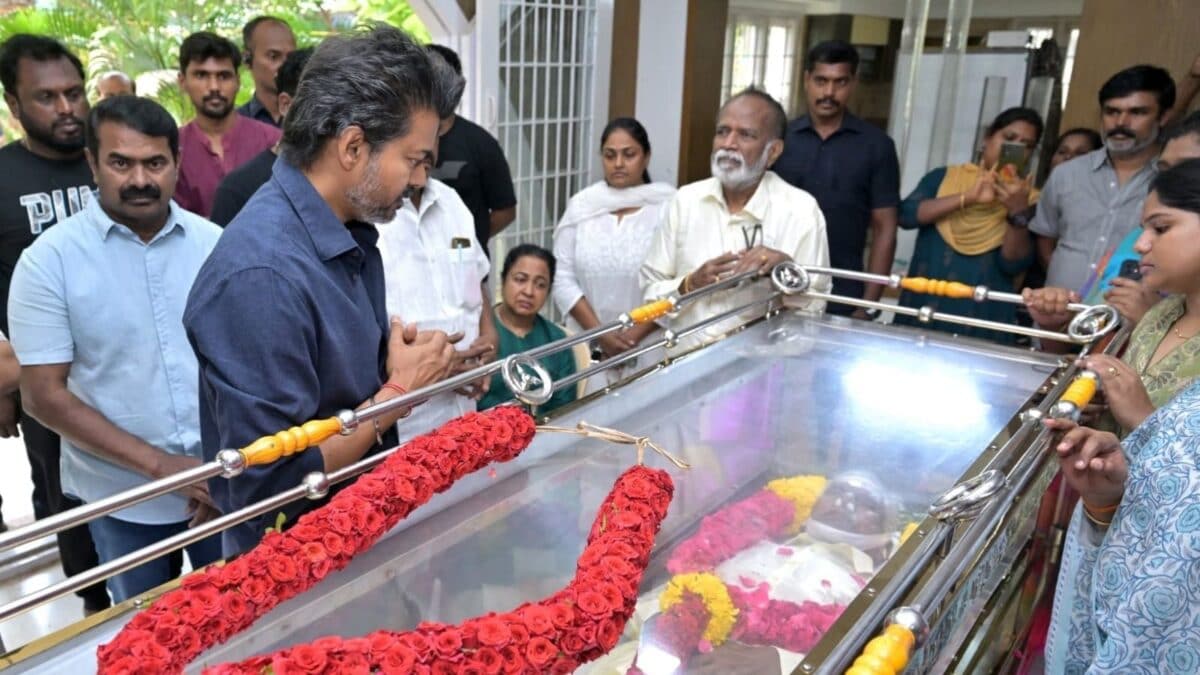 Bharathiraja | இயக்குநர் பாரதிராஜா மறைவு: முதல்வர் விஜய் நேரில் அஞ்சலி!