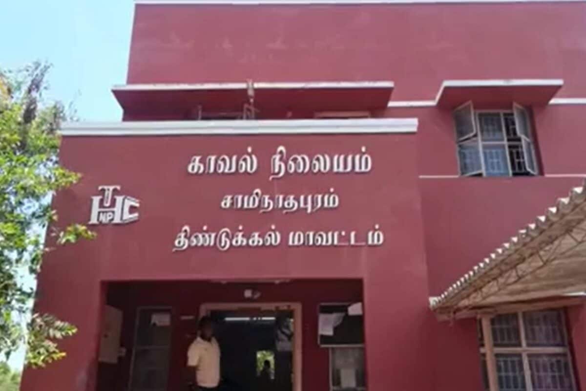 பழனி சாமிநாதபுரம் காவல் நிலைய போலீசார் மூவர் சஸ்பெண்ட்.. பணியில் ஒழுங்கினமாக இருந்ததால் நடவடிக்கை!