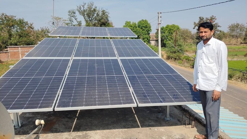 3 கிலோவாட் திறன் கொண்ட சூரியசக்தி அமைப்பில் (solar system) எந்தெந்த மின்சாதனங்களை இயக்க முடியும்?: 3 கிலோவாட் சூரியசக்தி அமைப்பை நிறுவுவதன் மூலம் ஒரு சராசரி வீட்டின் பெரும்பாலான மின் தேவைகளைப் பூர்த்தி செய்ய முடியும். இந்த அமைப்பின் மூலம் 2-3 மின்விசிறிகள், 8-10 எல்.இ.டி (LED) விளக்குகள், குளிர்சாதனப் பெட்டி (refrigerator), தொலைக்காட்சி, சலவை இயந்திரம், ஏர் கூலர், ஒரு சிறிய ஏசி (பகல் நேரத்தில்), தண்ணீர் பம்ப் மற்றும் மடிக்கணினி, அலைபேசி ஆகியவற்றுக்கான சார்ஜர்கள் போன்றவற்றை எளிதாக இயக்கலாம். நல்ல சூரிய வெளிச்சம் உள்ள ஒரு நாளில் இந்த அமைப்பு உருவாக்கும் 12-15 யூனிட் மின்சாரம், ஒரு சராசரி குடும்பத்தின் அன்றாட மின் தேவையைப் பூர்த்தி செய்யப் போதுமானதாகும். இருப்பினும், 1.5 டன் திறன் கொண்ட ஏசி (AC) போன்ற அதிக மின்சாரம் தேவைப்படும் சாதனங்களை நீண்ட நேரத்திற்குத் தொடர்ந்து இயக்குவது, இத்தகைய திறன் கொண்ட அமைப்பிற்குச் சவாலானதாக இருக்கும்.