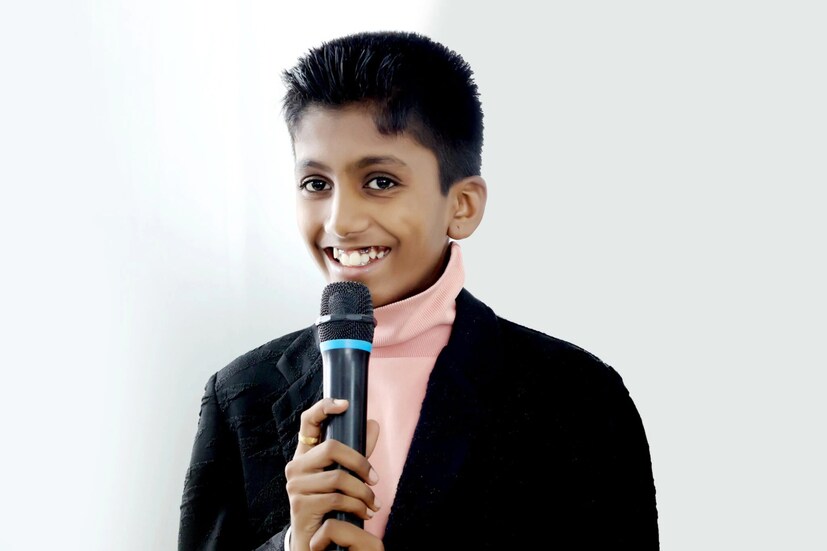  தனது சொந்த முயற்சியின் மூலம் Generative AI தொழில்நுட்பத்தைக் கற்றுக் கொண்டுள்ளார். இதற்காக, அவர் எந்த வகுப்புக்கும் செல்லவில்லை. பொது தளத்தில் கிடைக்கும் வீடியோ மூலமாகவும், சொந்தமாகப் புதிய புராஜெக்டுகளைச் செய்தும் ஆன்லைனில் மூலமே கற்றுக்கொண்டுள்ளார். ஜெயினம் ஏற்கனவே 2 காப்புரிமைகளைப்  பதிவு செய்துள்ளார். மேலும், TEDx மேடையில் உரையாற்றியதுடன், ஒரு புத்தகமும் எழுதியுள்ளார். இவரது யூடியூப் சேனல் 1.45 லட்சத்திற்கும் அதிகமான சந்தாதாரர்களைக் கொண்டுள்ளது.