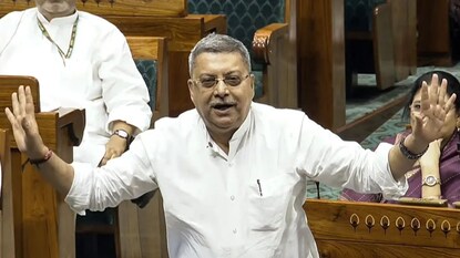 கல்யாண் பானர்ஜி எம்.பி.