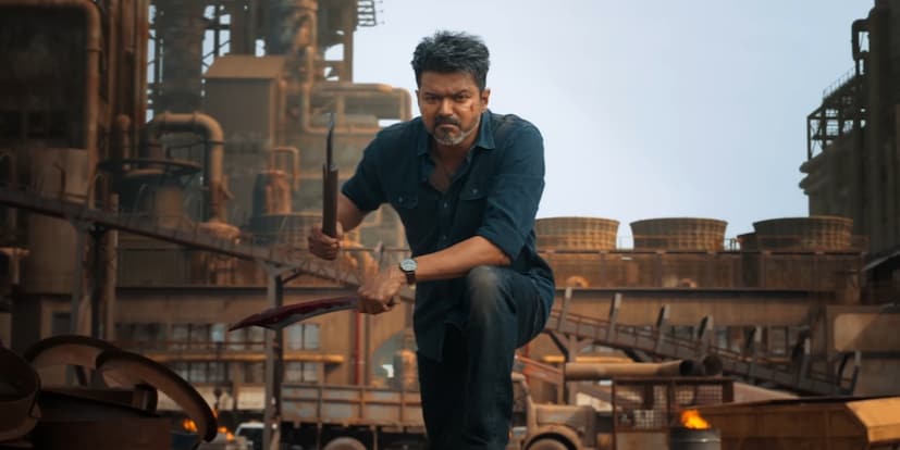 ஹெச்.வினோத் இயக்கத்தில் விஜய் நடித்துள்ள ‘ஜனநாயகன்’ திரைப்படம் பல்வேறு பிரச்சனைகளை கடந்து இன்று திரையரங்குகளில் வெளியாகியுள்ளது. பூஜா ஹெக்டே, மமிதா பைஜூ, பிரியாமணி, நரேன், பாபி தியோல், பிரகாஷ்ராஜ் உள்ளிட்ட பலர் நடித்துள்ளனர். அனிருத் இசையமைத்துள்ளார். கேவிஎன் புரொடக்ஷன் நிறுவனம் படத்தை தயாரித்துள்ளது. ஹெச்.வினோத் இயக்கத்தில் விஜய் நடித்துள்ள ‘ஜனநாயகன்’ திரைப்படம் பல்வேறு பிரச்சனைகளை கடந்து இன்று திரையரங்குகளில் வெளியாகியுள்ளது. பூஜா ஹெக்டே, மமிதா பைஜூ, பிரியாமணி, நரேன், பாபி தியோல், பிரகாஷ்ராஜ் உள்ளிட்ட பலர் நடித்துள்ளனர். அனிருத் இசையமைத்துள்ளார். கேவிஎன் புரொடக்ஷன் நிறுவனம் படத்தை தயாரித்துள்ளது.