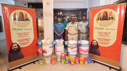 முன்கள பணியாளர்களுக்கு தேவையான பொருட்களை வழங்கிய ரிலையன்ஸ் அறக்கட்டளை