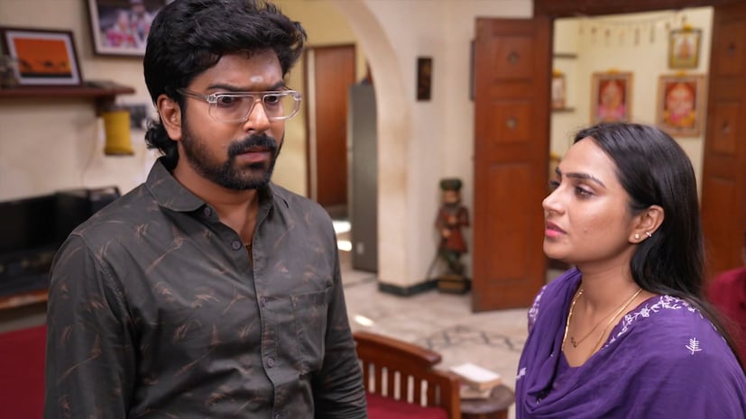 சிறகடிக்க ஆசை சீரியலில் கர்ப்பமாக இருக்கும் ரோகிணி விவாகரத்து கொடுக்க முடியாது என்று கூறிவிட்டு அந்த குழந்தைக்கு மனோஜ் தான் அப்பா, கடவுளே எங்கள் பந்தத்தை முடிக்க கூடாது என நினைக்கிறார். இதனால் நான் டைவர்ஸ் கொடுக்க மாட்டேன் என கராராக சொல்லுவிட்டு அண்ணாமலை காலில் விழுந்து அவரே ஆசிர்வாதம் பெற்றுக்கொண்டு செல்கிறார். சிறகடிக்க ஆசை சீரியலில் கர்ப்பமாக இருக்கும் ரோகிணி விவாகரத்து கொடுக்க முடியாது என்று கூறிவிட்டு அந்த குழந்தைக்கு மனோஜ் தான் அப்பா, கடவுளே எங்கள் பந்தத்தை முடிக்க கூடாது என நினைக்கிறார். இதனால் நான் டைவர்ஸ் கொடுக்க மாட்டேன் என கராராக சொல்லுவிட்டு அண்ணாமலை காலில் விழுந்து அவரே ஆசிர்வாதம் பெற்றுக்கொண்டு செல்கிறார்.