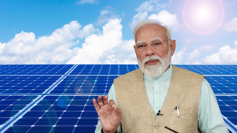 உதாரணமாக, 3 கிலோவாட் (kW) திறன் கொண்ட சூரியசக்தி மின் நிலையத்தின் விலை ரூ. 2,10,000 என்றால், வாடிக்கையாளர் ரூ. 21,000-ஐ முன்பணமாகச் செலுத்த வேண்டியிருக்கும். மீதமுள்ள ரூ. 1,89,000 முதல் ரூ. 1,98,000 வரையிலான தொகை பொதுத்துறை வங்கிகளால் கடனாக வழங்கப்படும்; இதற்கான மாதத் தவணை (EMI) ரூ. 2,100 முதல் ரூ. 2,150 வரை இருக்கும். ரூ. 78,000 மானியம் கிடைப்பதால், வாடிக்கையாளர்கள் தாங்கள் மாதந்தோறும் செலுத்தும் மின்சாரக் கட்டணத் தொகையையே இந்த மாதத் தவணையாகக் கருதி, சூரியசக்தி அமைப்பில் முதலீடு செய்யலாம் என்று நிபுணர் ஆதித்யா பிரபாகர் பரிந்துரைக்கிறார். உதாரணமாக, 3 கிலோவாட் (kW) திறன் கொண்ட சூரியசக்தி மின் நிலையத்தின் விலை ரூ. 2,10,000 என்றால், வாடிக்கையாளர் ரூ. 21,000-ஐ முன்பணமாகச் செலுத்த வேண்டியிருக்கும். மீதமுள்ள ரூ. 1,89,000 முதல் ரூ. 1,98,000 வரையிலான தொகை பொதுத்துறை வங்கிகளால் கடனாக வழங்கப்படும்; இதற்கான மாதத் தவணை (EMI) ரூ. 2,100 முதல் ரூ. 2,150 வரை இருக்கும். ரூ. 78,000 மானியம் கிடைப்பதால், வாடிக்கையாளர்கள் தாங்கள் மாதந்தோறும் செலுத்தும் மின்சாரக் கட்டணத் தொகையையே இந்த மாதத் தவணையாகக் கருதி, சூரியசக்தி அமைப்பில் முதலீடு செய்யலாம் என்று நிபுணர் ஆதித்யா பிரபாகர் பரிந்துரைக்கிறார்.
