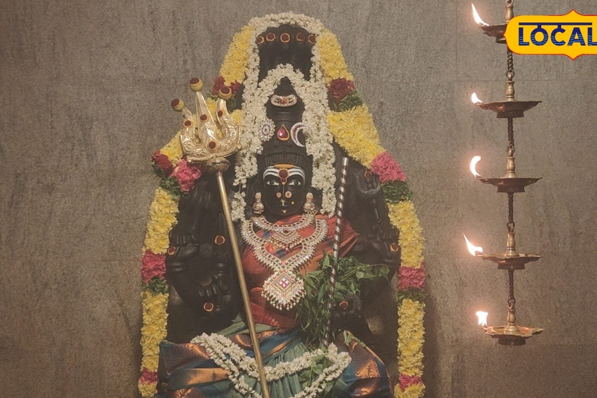 ஆடி அமாவாசை ஸ்பெஷல் மந்திர எலுமிச்சை... 11 வகை அபிஷேகத்தில் அருள்பாலித்த முத்துமாரியம்மன்