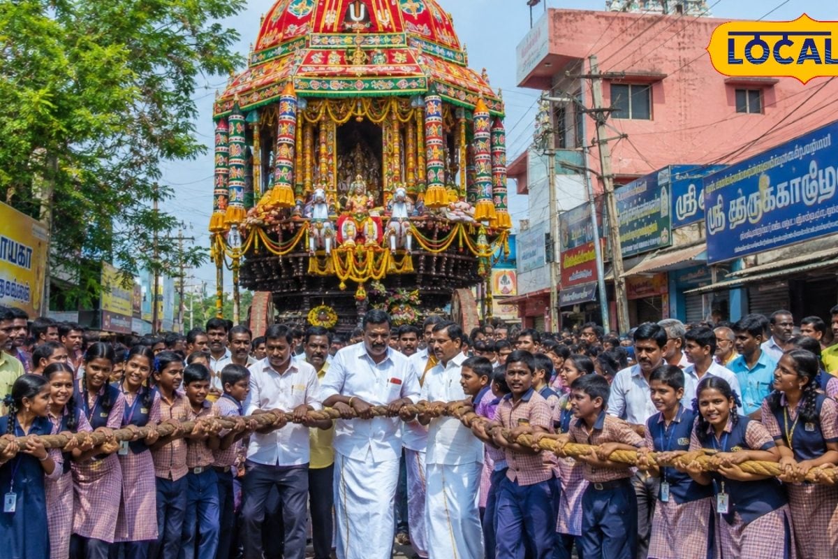 மாணவர்கள் வடம் பிடிக்கக் கோலாகலமாக நடந்த வில்லியனூர் தேரோட்டம்..! ஆண்டுதோறும் தொடரும் ஐதீகம்..!