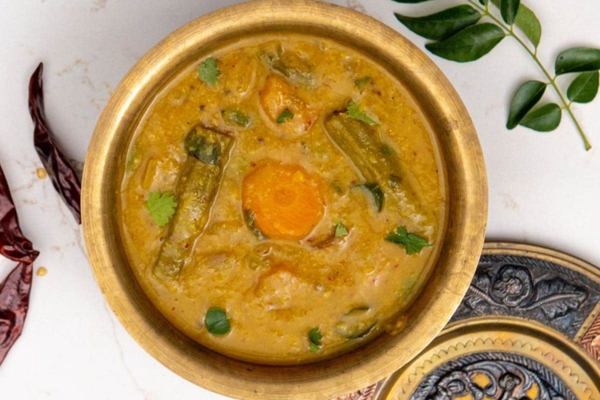 கொங்கு பாணியில் சுவையான அரைத்து விட்ட முருங்கைக்காய் சாம்பார் செய்வது எப்படி? ரெசிபி இதோ