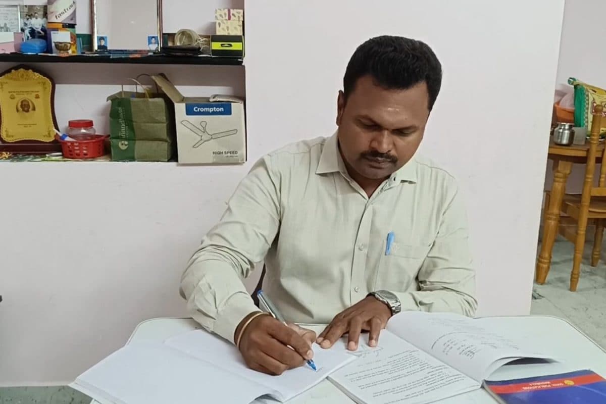 இந்த விருது மாணவர்களுக்கானது... தேசிய நல்லாசிரியர் விருதுக்கு தேர்வான ஆசிரியர் நெகிழ்ச்சி