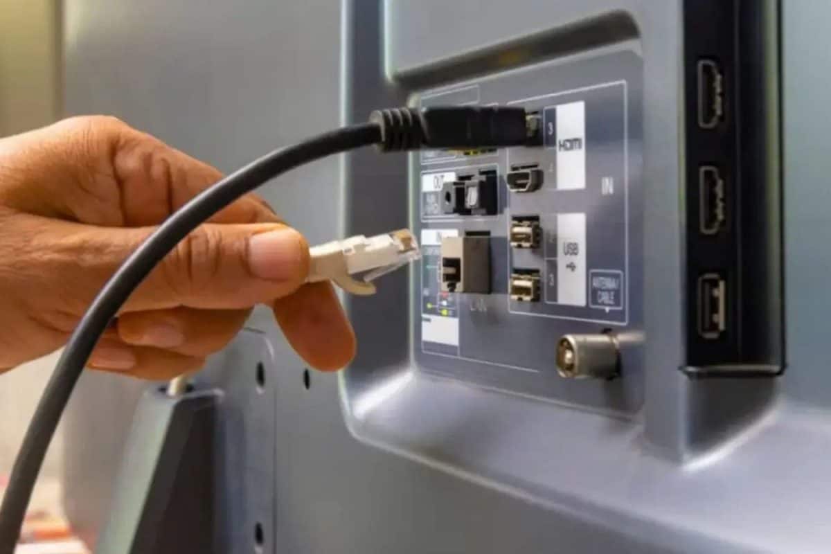 சார்ஜிங் முதல் கேமிங் வரை! உங்கள் டிவி USB போர்ட்டை ஸ்மார்ட்டாகப் பயன்படுத்துவது எப்படி?
