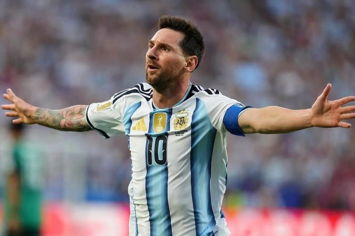 Lionel Messi : 207 மேட்ச்சில் 125 கோல்கள்... சர்வதேச கால்பந்தாட்டத்திலிருந்து ஓய்வை அறிவித்தார் லியோனல் மெஸ்ஸி..