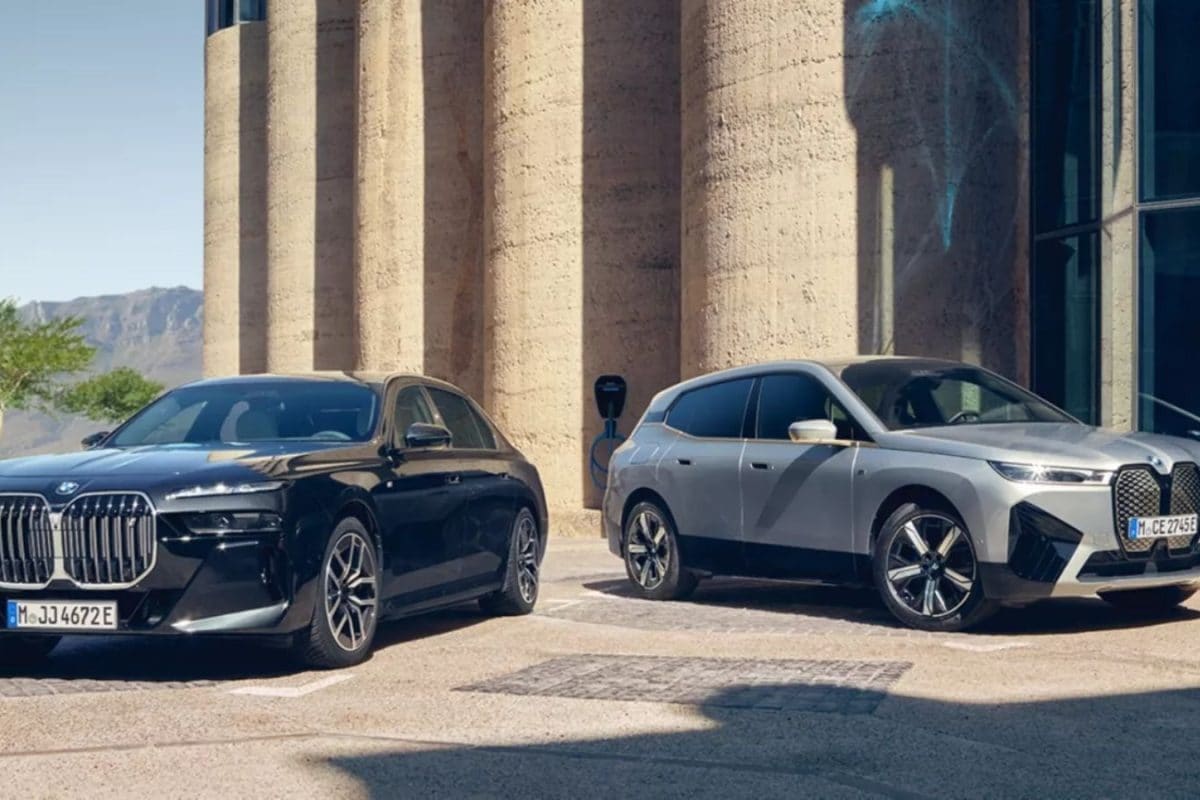 BMW என்பதன் முழு வடிவம் தெரியுமா? அதன் நீல-வெள்ளை லோகோவுக்கான அர்த்தம் என்ன?