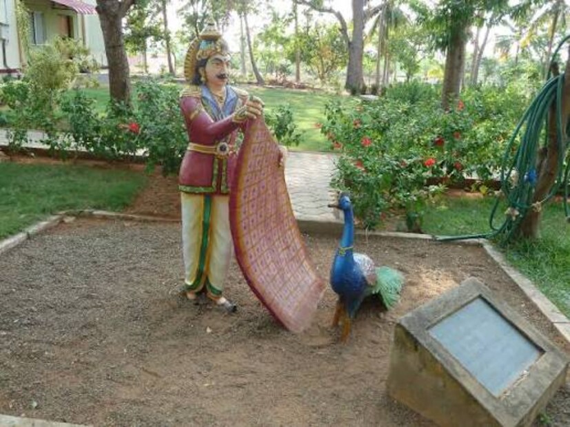 ஒரு சிறிய உதவி செய்தாலும் அதைச் சமூக ஊடகங்களில் பதிவிட்டுச் சுயவிளம்பரம் தேடும் போக்கை இன்றைக்குப் பரவலாகப் பார்க்கிறோம். ஆனால் வல்வில் ஓரி, காரி, ஆய், நள்ளி போன்ற சங்ககால கடையெழு  வள்ளல்கள், எந்தவித பிரதிபலனும் எதிர்பார்க்காமலும் அள்ளிக் கொடுத்தனர்.