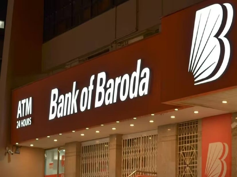 நிலையான வைப்புத் திட்டங்கள் (Fixed Deposits) மிகவும் பிரபலமான முதலீட்டு வடிவங்களில் ஒன்றாகும். இதற்கான முக்கிய காரணம், இதில் பணம் பாதுகாப்பாக இருப்பதோடு, உறுதியான வருமானமும் கிடைப்பதாகும். ஸ்டேட் வங்கி (State Bank) மற்றும் பிஎன்பி (PNB) ஆகியவற்றைப் போலவே, பேங்க் ஆஃப் பரோடாவும் (Bank of Baroda) ஒரு முக்கிய அரசுத் துறை வங்கியாகும். பொதுவாக, வெவ்வேறு வங்கிகள் வெவ்வேறு வட்டி விகிதங்களை வழங்குகின்றன. சமீபகாலமாக, பேங்க் ஆஃப் பரோடா தனது நிலையான வைப்புத் திட்டத்தின் கீழ் வாடிக்கையாளர்களுக்குக் கவர்ச்சிகரமான வட்டி விகிதங்களை வழங்கி வருகிறது. பல்வேறு கால அளவுகளைக் கொண்ட நிலையான வைப்புக் கணக்குகளுக்கு, இவ்வங்கி 3.50 சதவீதம் முதல் 7.35 சதவீதம் வரையிலான வட்டி விகிதங்களை வழங்குகிறது. நிலையான வைப்புத் திட்டங்கள் (Fixed Deposits) மிகவும் பிரபலமான முதலீட்டு வடிவங்களில் ஒன்றாகும். இதற்கான முக்கிய காரணம், இதில் பணம் பாதுகாப்பாக இருப்பதோடு, உறுதியான வருமானமும் கிடைப்பதாகும். ஸ்டேட் வங்கி (State Bank) மற்றும் பிஎன்பி (PNB) ஆகியவற்றைப் போலவே, பேங்க் ஆஃப் பரோடாவும் (Bank of Baroda) ஒரு முக்கிய அரசுத் துறை வங்கியாகும். பொதுவாக, வெவ்வேறு வங்கிகள் வெவ்வேறு வட்டி விகிதங்களை வழங்குகின்றன. சமீபகாலமாக, பேங்க் ஆஃப் பரோடா தனது நிலையான வைப்புத் திட்டத்தின் கீழ் வாடிக்கையாளர்களுக்குக் கவர்ச்சிகரமான வட்டி விகிதங்களை வழங்கி வருகிறது. பல்வேறு கால அளவுகளைக் கொண்ட நிலையான வைப்புக் கணக்குகளுக்கு, இவ்வங்கி 3.50 சதவீதம் முதல் 7.35 சதவீதம் வரையிலான வட்டி விகிதங்களை வழங்குகிறது.