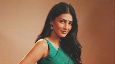ஸ்ருதிஹாசனின் இந்தப் பேட்டி தற்போது வைரலாகி வரும் நிலையில் மாதவிடாய்க் கால வலி தொடர்பான விவாதம் மீண்டுமொரு முறை எழுந்துள்ளது. குறிப்பாக மாதவிடாய்க் காலத்தில் ஏற்படும் அதிகப்படியான உதிரப்போக்கு குறித்த விழிப்புணர்வு அதிகரித்துள்ளது. மாதவிடாய்க் கால விடுமுறைக்கான அவசியம் குறித்தும் பலரும் வலியுறுத்தி வருகின்றனர்.