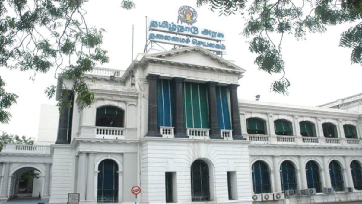தமிழ்நாடு காவல்துறையில் 13 உயர் அதிகாரிகள் பணியிட மாற்றம்