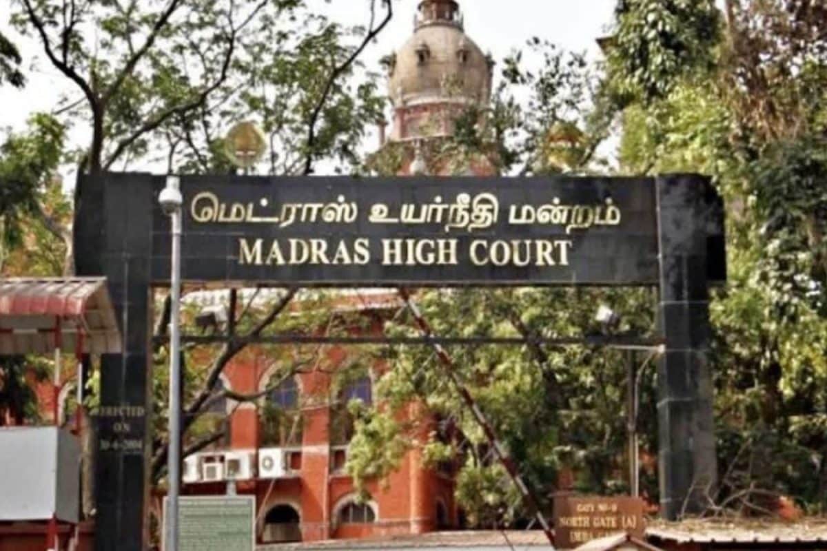தமிழகத்தில் உள்ள அனைத்து வணிக நிறுவனங்களிலும் தமிழில் பெயர் பலகை கட்டாயம்: உயர் நீதிமன்றம் உத்தரவு