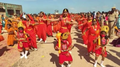 உலக சுற்றுலா தினம்: தனுஷ்கோடியில் 500 குழந்தைகள் ராமர் வேடமிட்டு நாட்டியாஞ்சலி
