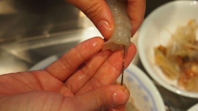 prawn cleaning