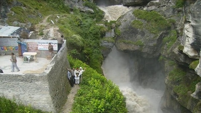 Mana: India's First Village with a Roaring River Below and a Magnificent Bridge Above!