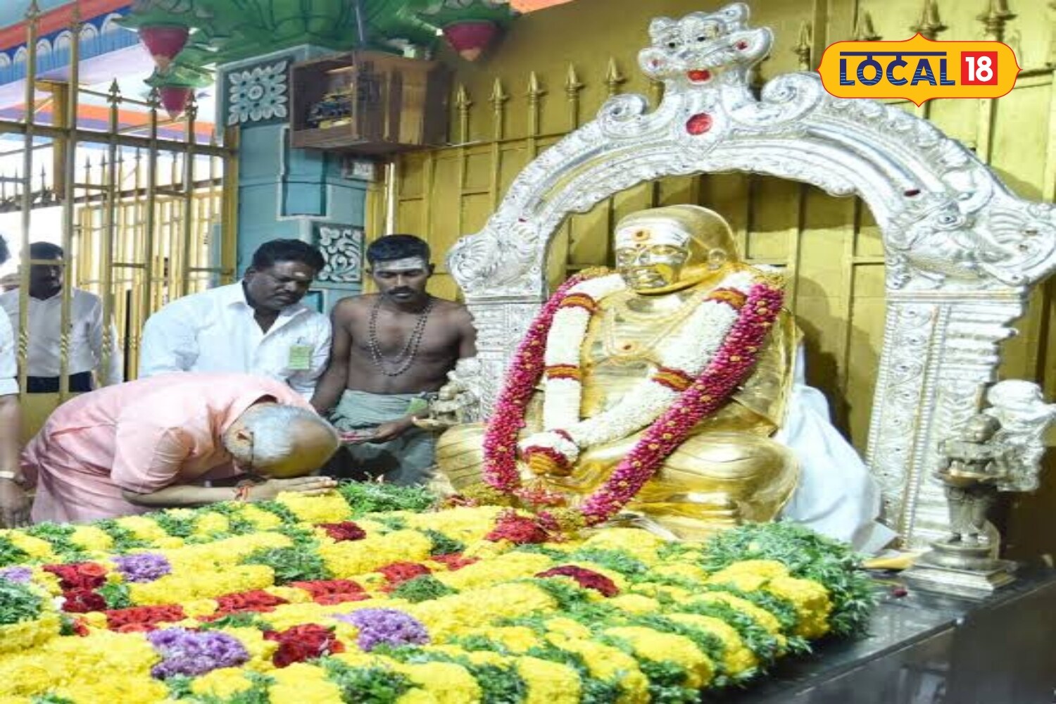 ராமநாதபுரம் மாவட்டம் கமுதியில் உள்ள பசும்பொன் கிராமத்தில் வரும் அக்டோபர் 30-ம் தேதி பசும்பொன் முத்துராமலிங்கத் தேவரின் பிறந்தநாள் மற்றும் குருபூஜை விழாவை நடைபெற உள்ளது. இதில் தமிழகத்தில் அரசியல் கட்சி தலைவர்கள், பிரபலங்கள் மற்றும் பொதுமக்கள் கலந்து கொண்டு அஞ்சலிகள் செலுத்துவார்கள்.