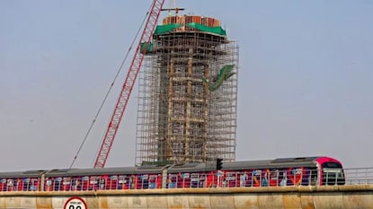 பணிகள் நடைபெறும் காட்சி பணிகள் நடைபெறும் காட்சி