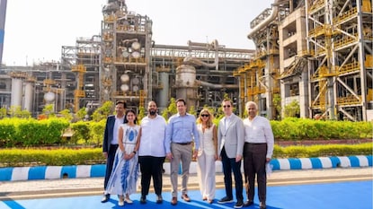 ரிலையன்ஸ் எண்ணெய் சுத்திகரிப்பு நிலையத்தை பார்வையிட்ட மார்கோ ரூபியோ