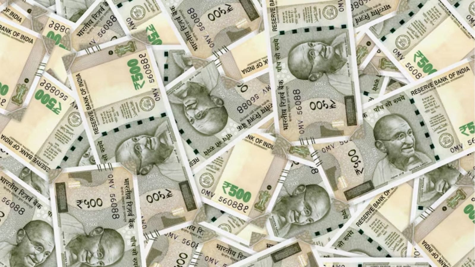 2027 நிதியாண்டின் இரண்டாம் காலாண்டில், சிறு சேமிப்புக்கான வட்டி விகிதங்கள் நிலையாக உள்ளன. இதில் PPF 7.1%, NSC 7.7%, SCSS 8.2% மற்றும் 5 ஆண்டு போஸ்ட் ஆபிஸ் வைப்புத்தொகை 7.5% வட்டி வழங்குகின்றன. இருப்பினும், வங்கி நிலையான வைப்பு (FD) விகிதங்கள் வெவ்வேறு கடன் வழங்குநர்கள் மற்றும் கால அளவுகளுக்கு ஏற்ப கணிசமாக வேறுபடுகின்றன. 2027 நிதியாண்டின் இரண்டாம் காலாண்டில், சிறு சேமிப்புக்கான வட்டி விகிதங்கள் நிலையாக உள்ளன. இதில் PPF 7.1%, NSC 7.7%, SCSS 8.2% மற்றும் 5 ஆண்டு போஸ்ட் ஆபிஸ் வைப்புத்தொகை 7.5% வட்டி வழங்குகின்றன. இருப்பினும், வங்கி நிலையான வைப்பு (FD) விகிதங்கள் வெவ்வேறு கடன் வழங்குநர்கள் மற்றும் கால அளவுகளுக்கு ஏற்ப கணிசமாக வேறுபடுகின்றன.