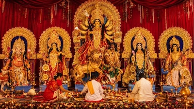 Grandly Commenced Navratri Festival: Multitude of Devotees Participate in Special Pujas!