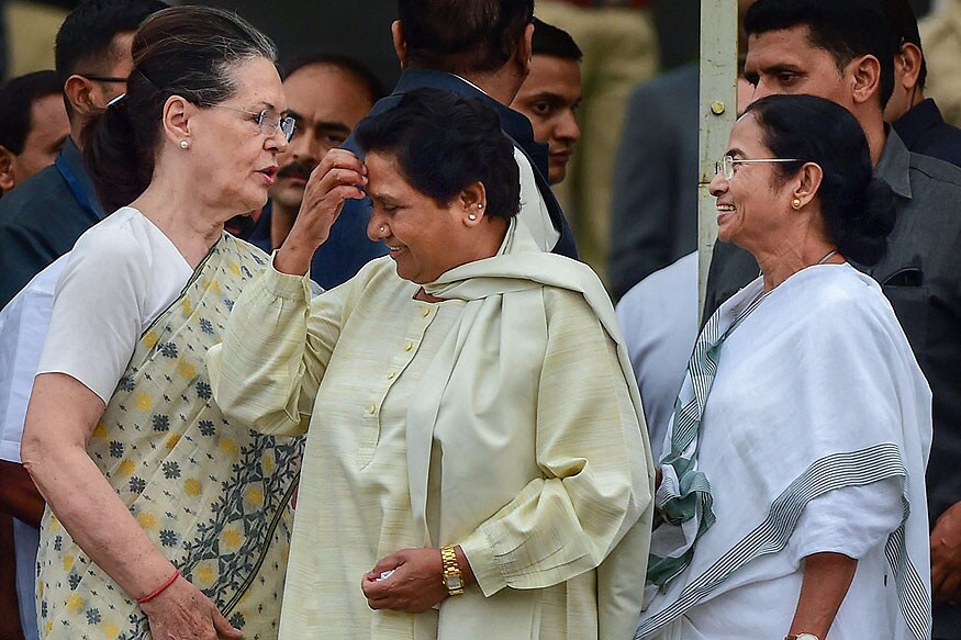 SP, BSP and TMC ignoring Congress, seems KCR strategy working కాంగ్రెస్కు ఇబ్బందులు ? కేసీఆర్ ప్లాన్ పని చేస్తోందా ? ఎస్పీ, బీఎస్పీ, తృణమూల్ వంటి పార్టీలు ఎన్నికలకు ముందే తమతో కలిసి పనిచేస్తామని సంకేతాలు ఇస్తాయని కాంగ్రెస్ భావించింది. కానీ... ఈ పార్టీలన్నీ కాంగ్రెస్, బీజేపీలకు సమాన దూరం పాటిస్తూనే లోక్ సభ ఎన్నికలకు వెళ్లాలనే యోచనతో ఉన్నట్టు అర్థమవుతోంది. దీంతో కేసీఆర్ చెబుతున్నట్టు ఈ పార్టీలన్నీ కాంగ్రెస్, బీజేపీలు లేని మూడో కూటమిలో భాగమయ్యే అవకాశం ఉంది.