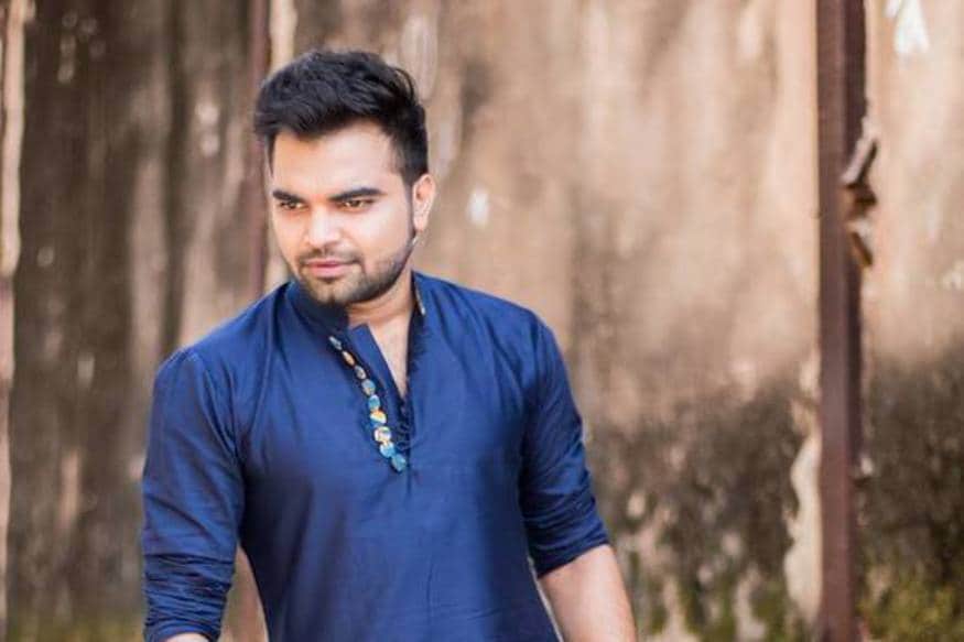 Anchor Pradeep Machiraju will take love classes for Youth and he is debut as hero as Love Guru subject pk తెలుగు ఇండస్ట్రీలో తనకంటూ ప్రత్యేక గుర్తింపు సంపాదించుకున్న యాంకర్ ప్రదీప్. ఇప్పటి వరకు ఈయన చేసిన షోస్ అన్నీ దాదాపు సూపర్ హిట్ అయ్యాయి. ఒక్క పెళ్లిచూపులు మాత్రమే ఆయన ఇమేజ్ తీసేసింది.. anchor pradeep,pradeep machiraju,pradeep machiraju hero,pradeep machiraju love guru,pradeep machiraju 30 rojullo preminchadam yela,pradeep machiraju love classes,pradeep machiraju ktuc 4,pradeep machiraju twitter,pradeep machiraju hero,pradeep machiraju debut as hero,anchor pradeep movie with new director munna,anchor pradeep movie sukumar assistant,anchor pradeep age,anchor pradeep photos,anchor pradeep,anchor pradeep wife,anchor pradeep pelli choopulu,anchor pradeep marriage,anchor ravi hero,telugu cinema,యాంకర్ ప్రదీప్,యాంకర్ ప్రదీప్ హీరో,హీరో అవుతున్న యాంకర్ ప్రదీప్,యాంకర్ ప్రదీప్ 30 రోజుల్లో ప్రేమించడం ఎలా..?,1947 నేపథ్యంలో సాగే సినిమా,తెలుగు యాంకర్ ప్రదీప్ హీరో,ప్రదీప్ పెళ్లి చూపులు,తెలుగు సినిమా,సుకుమార్ శిష్యుడు దర్శకత్వంలో యాంకర్ ప్రదీప్ సినిమా